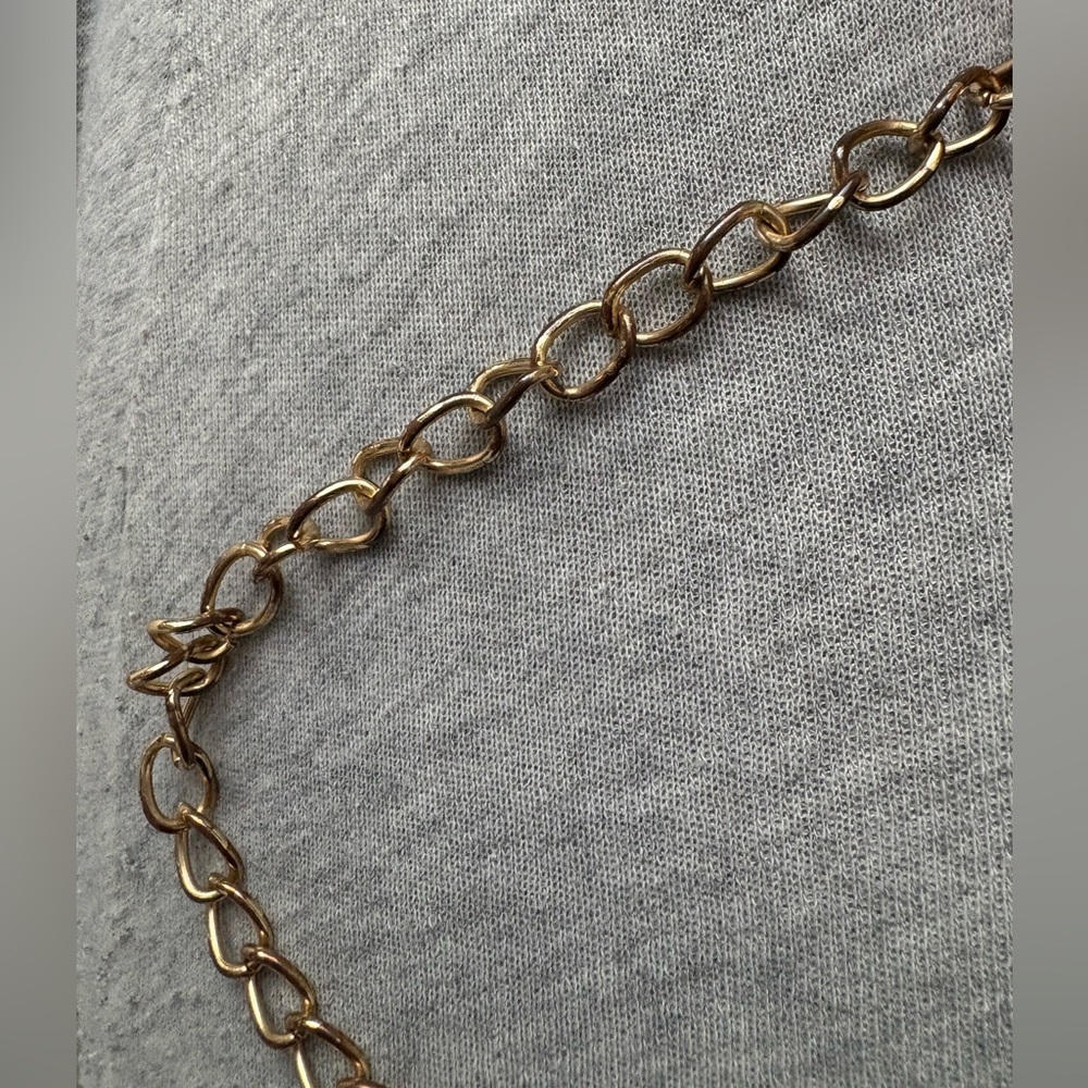 Crème Clutch with Gold chain - Picture 7 of 7